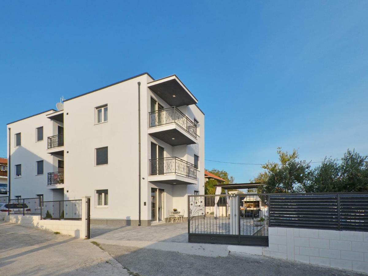 Deluxe Apartman Porto Trogir Bagian luar foto