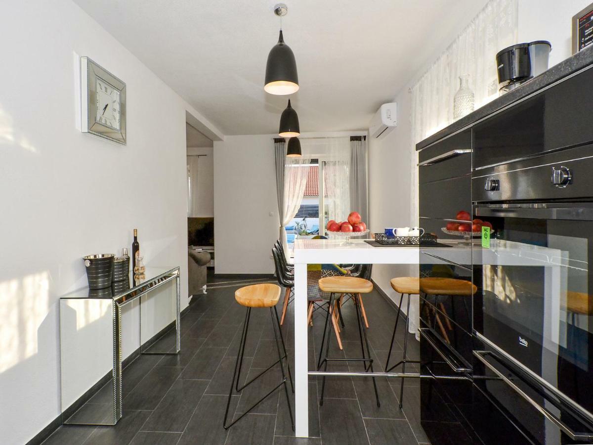 Deluxe Apartman Porto Trogir Bagian luar foto